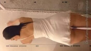 Vídeos gratuitos da ex-BBB de lingerie provocante