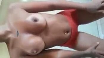 Vídeos de Márcia Dias exibindo sua nudez