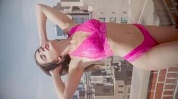 Vídeo de Jade Picon com lingerie sensual