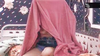 BBB Viih Tube vendendo os seios ao troca de roupa