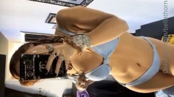 Vídeos gratuitos da Bella Thorne tirando a roupa e a sutia marcando
