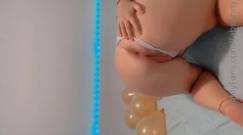 O vídeo mostra a bunda rosa de Fab Sunny novinha gordinha deliciosa