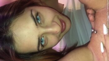 Aqui estão alguns vídeos de lésbicas da Yasmin Pariz e Baby Sophy fazendo sexo gostoso