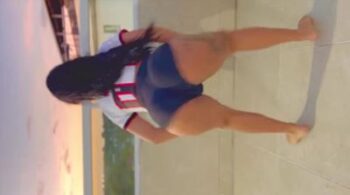Aqui estão alguns vídeos de Maia Mirela rebolando a bunda