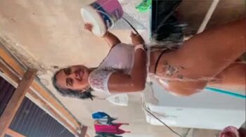 Vídeo da Andressa Lopes de calcinha da blusa