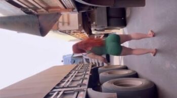 Vídeos de Aline Ouriques dançando de shortinho apertado