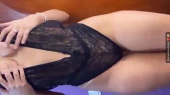 Vídeo de Danielly Vidal marcando a buceta e as lingeries