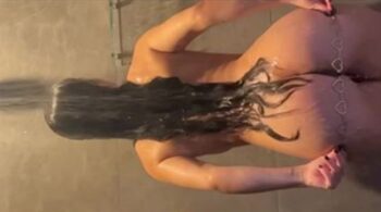 Vídeos de Frentista Nordestina tomando banho em vídeos de Frentista