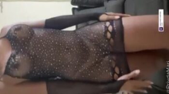 Confira esses vídeos de Marinara Melo nua vestindo lingerie transparente