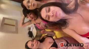 Mc Pipokinha Xehli G Yumi Muniz e Yasmim Cat em uma sessão de fotos