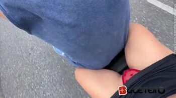 Um vídeo da Kellyta Tharsys mostra a bucetinha no motoboy