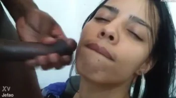 Gozando na morena sacana que curte leitinho no rosto