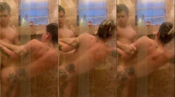 Laura Avelino se divertindo no chuveiro com água escorrendo