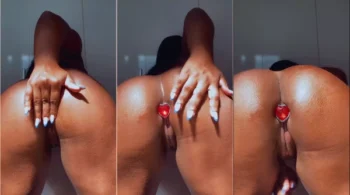 Vídeo do Privacy: Sarah Medeiros se divertindo com plug anal no bumbum