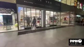 Sexo caseiro com uma ninfeta maravilhosa se divertindo com um negão bem dotado