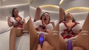 Sexo caseiro entre parentes, com a sobrinha se divertindo de verdade enquanto é estimulada por um vibrador