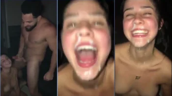 Novinha safadinha saboreando o leitinho delícia na hora do boquete