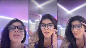 Vídeos picantes de uma morena mostrando tudo ao vivo para os fãs rolaram na internet