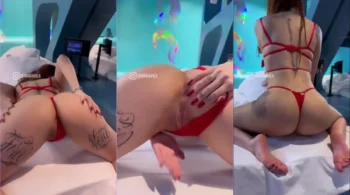 Erome xvideos, brasileira deliciosa se exibindo em quatro