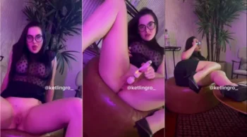 Ketlin Groisman em vídeo, a novinha no Telegram se divertindo, usando um consolo pra se tocar
