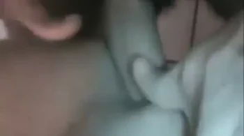 Sobrinha travesti se soltando e dando uma liberada para o tio mais experiente
