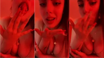 Aleja Madness se exibindo como uma gostosa safadinha