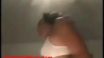 Caiu na net um vídeo quente da gostosinha gemendo de prazer no pornô deliciosamente picante