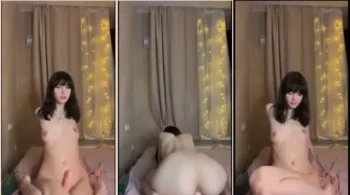 Erome, uma novinha branquinha, toda peladinha, se divertindo no brinquedo