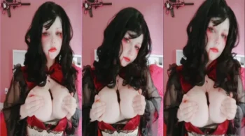 Leticia Shirayuki mostrando aquele sorrisinho enquanto se divertindo com suas peitcholas gostosas