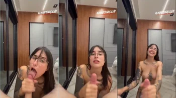 Martina Olvr tá aproveitando uma linda chuquinha no membro robusto
