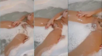 Sheyla Mell em vídeo quente na banheira, mostrando tudo!