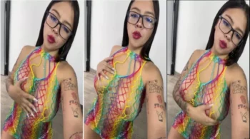 A Valeria Ardila adora fazer uma provocação passando a mão nas suas curvas