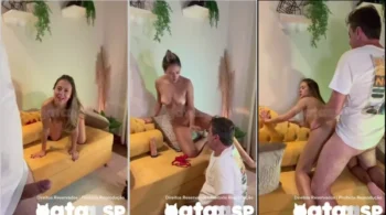 Gata sexy de quatro aproveitando um oral incrível