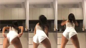 Yasmaia exibindo seu bundão maravilhoso!
