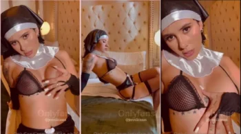 Alejandra Lopez com uma roupinha de freira bem ousada