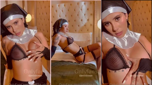 Alejandra Lopez com uma roupinha de freira bem ousada