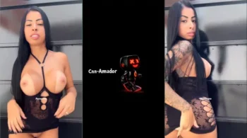 Camily Perovano, a morena dá um show com suas curvas vazadas