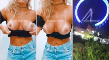 Lais, toda exibidinha de top e saia jeans, deixando as teta à mostra
