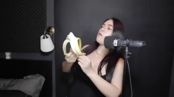 Rolou um vazamento na net do Wan com a banana na boca