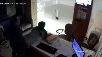Vazou na internet o chefe pegando a cliente no escritório!