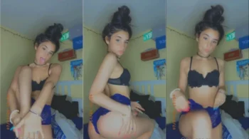 Cena real da Mackenzie Jones só com a calcinha, sutiã e calcinha!