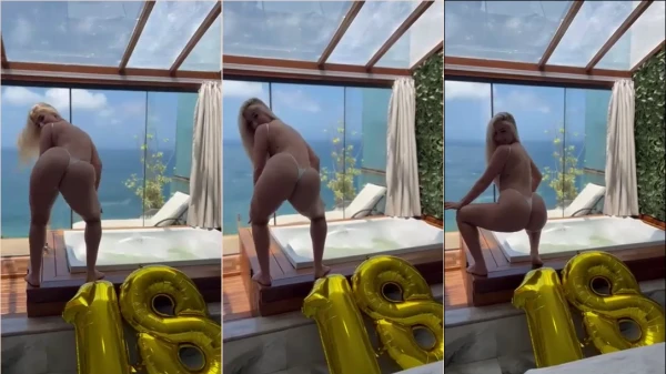 Isadora Vale mostrando a retaguarda