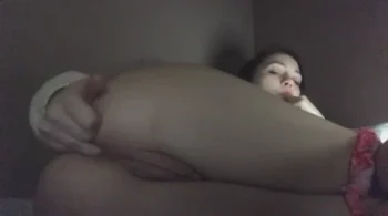 Linnx metendo o dedo no bumbumzinho