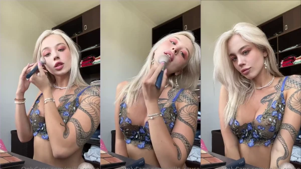 Milla Royce, a loira sensual com um corpão, se maquiando