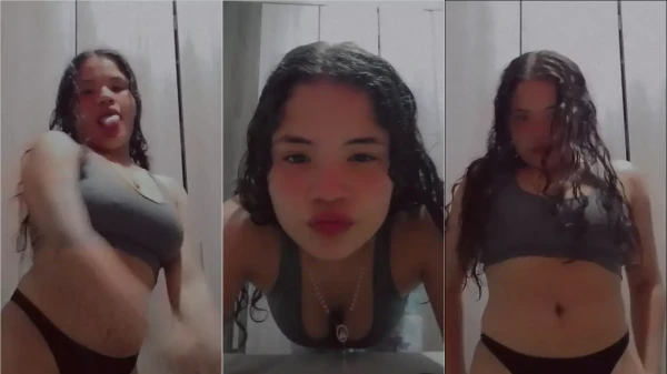 Mocinha se mostrando toda para a câmera