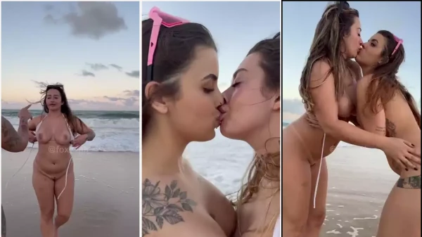 Na praia, a Foxy SGH fica trocando uns amassos com a amiga