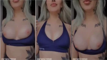 Nova Ana exibindo os peitinhos cor de rosa